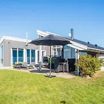 Vakantiehuis 10 person holiday home in Ebeltoft